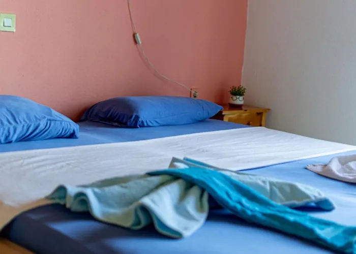 Giola And 1 Αστρίδα